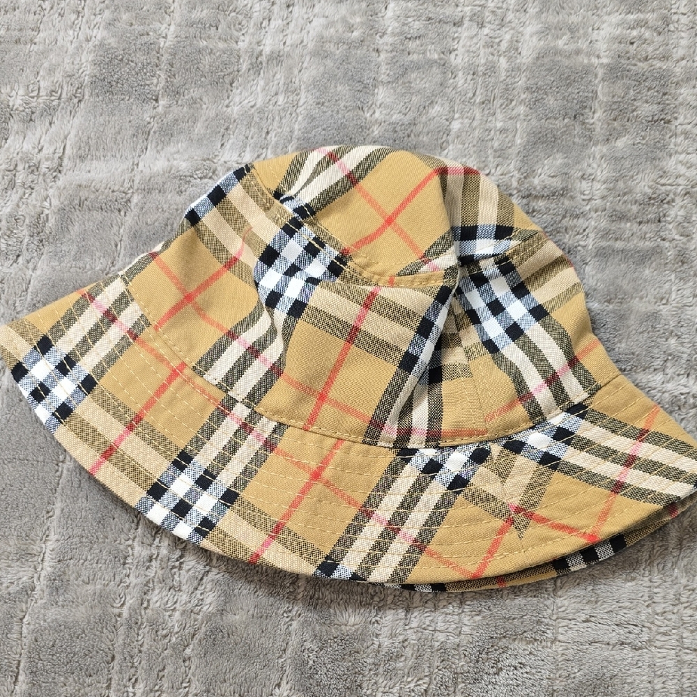 Burberry Checkered Bucket Hat - Beige and Red